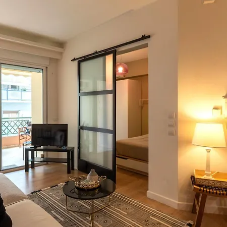Phaedrus Living: Modern Flat Kypseli Apartment *
